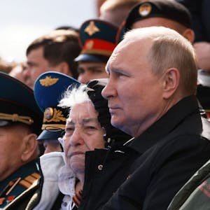 In seiner kurzen Ansprache blieb Russlands Präsident Wladimir Putin der Linie seiner Staatspropaganda treu, verschärfte den Ton aber nicht.