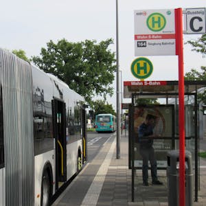 Die Busanbindung nach Siegburg bleibt mit der Linie 164 erhalten, eine Schnellbuslinie verbindet künftig Wahn, Zündorf und Langel mit der Bonner Innenstadt.