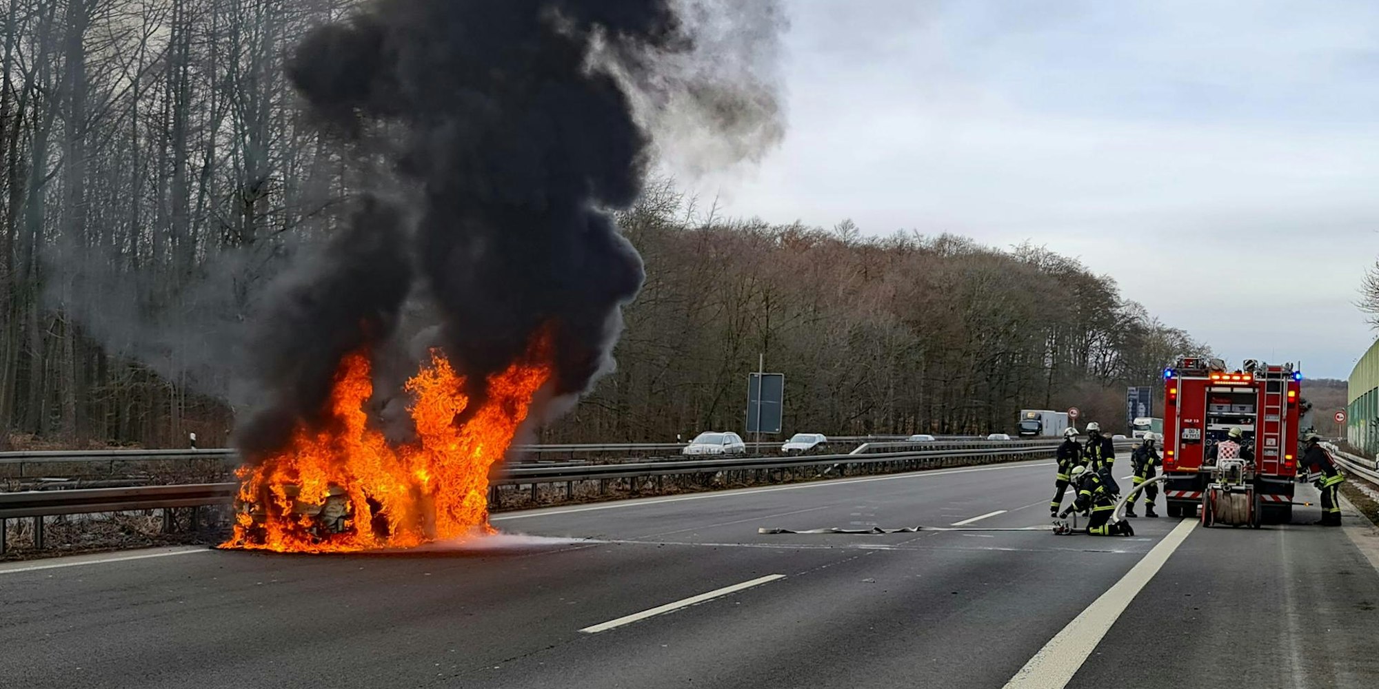 Brennendes Auto auf A45