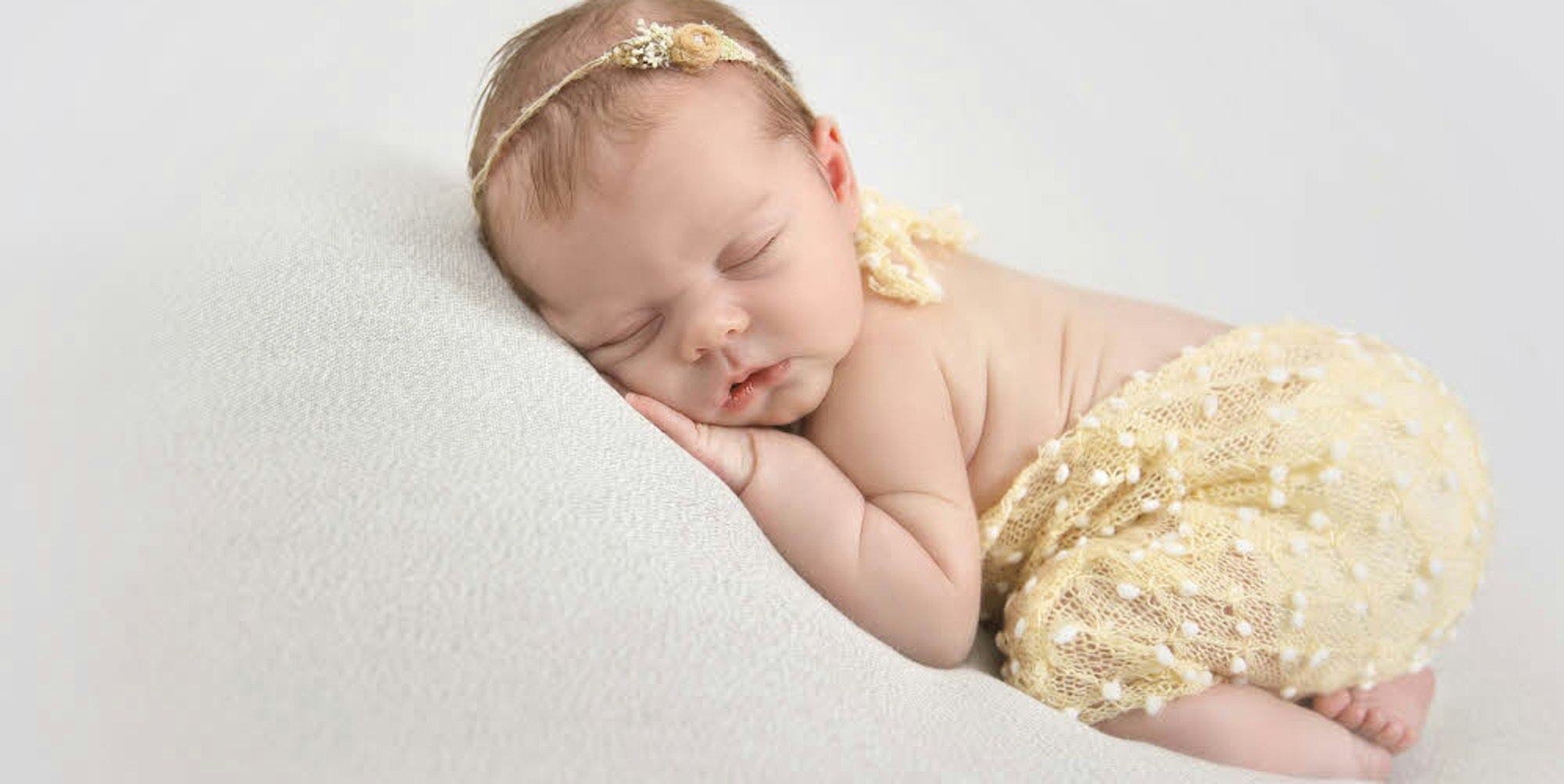 Ein Neugeborenen-Shooting sollte zwischen dem 5. und 10. Lebenstag des Babys stattfinden, meint Fotografin Barbara Schuckmann.