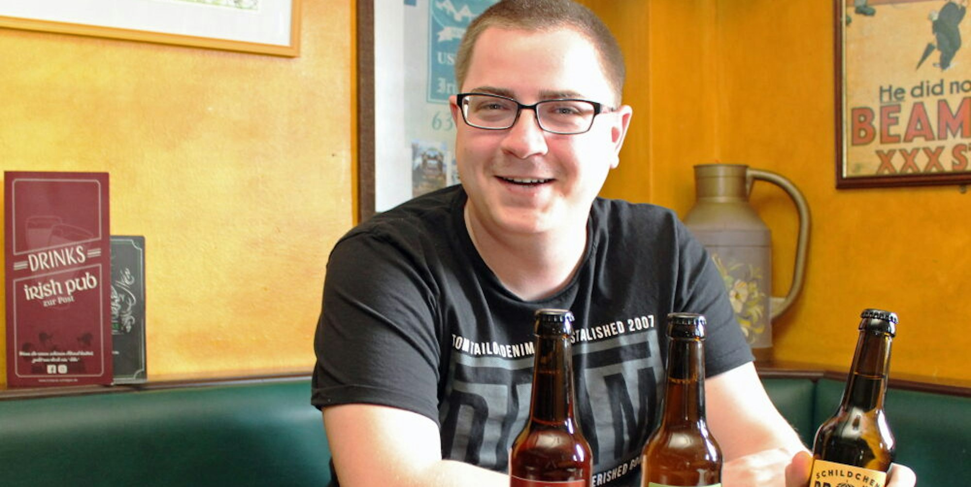 Martin Büchel im „Irish Pub“ in Schildgen mit seinen ersten Bieren.