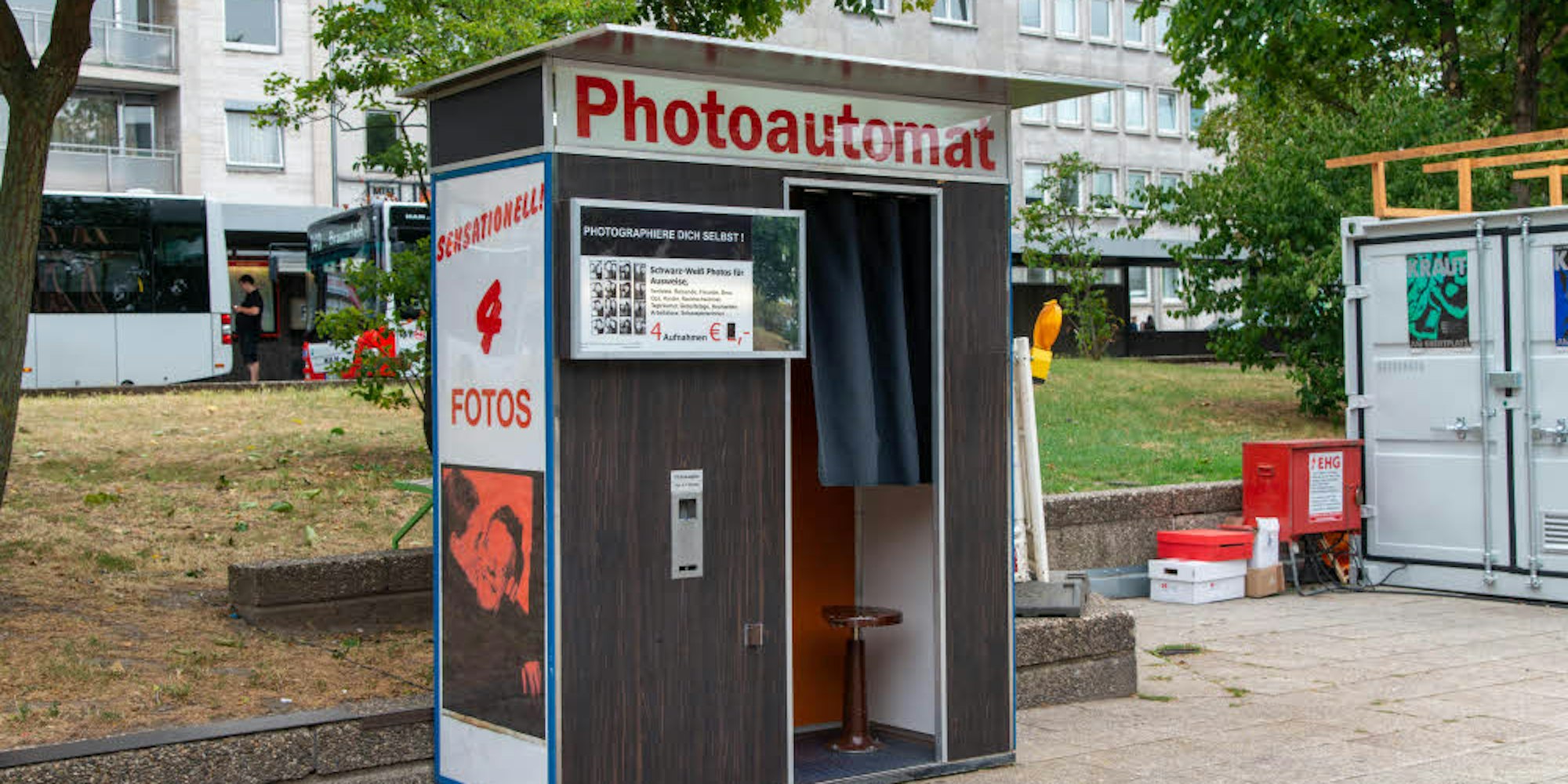 Der analoge Fotoautomat auf dem Ebertplatz wird sechs Monate lang getestet. Dann wird entschieden, ob er dort länger bleibt.