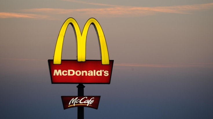 Insgesamt beteiligen sich zehn Filialen in Deutschland an dem Pfand-Test. Unser undatiertes Symbolfoto zeigt ein McDonald's-Logo.