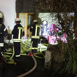 An dem Einfamilienhaus an der Straße "Zur Sonnenburg" waren 65 Einsatzkräfte damit beschäftigt, die Flammen zu löschen.