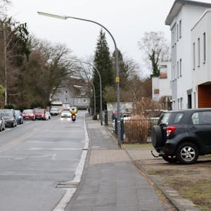 Die Bezirksvertretung Mülheim will den Bensberger Marktweg von Lastwagen freihalten.