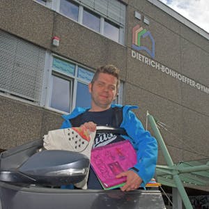 In der Schulzeit fährt Lehrer Olaf Babuszak (44) täglich von Köln zum Wiehler Gymnasium.