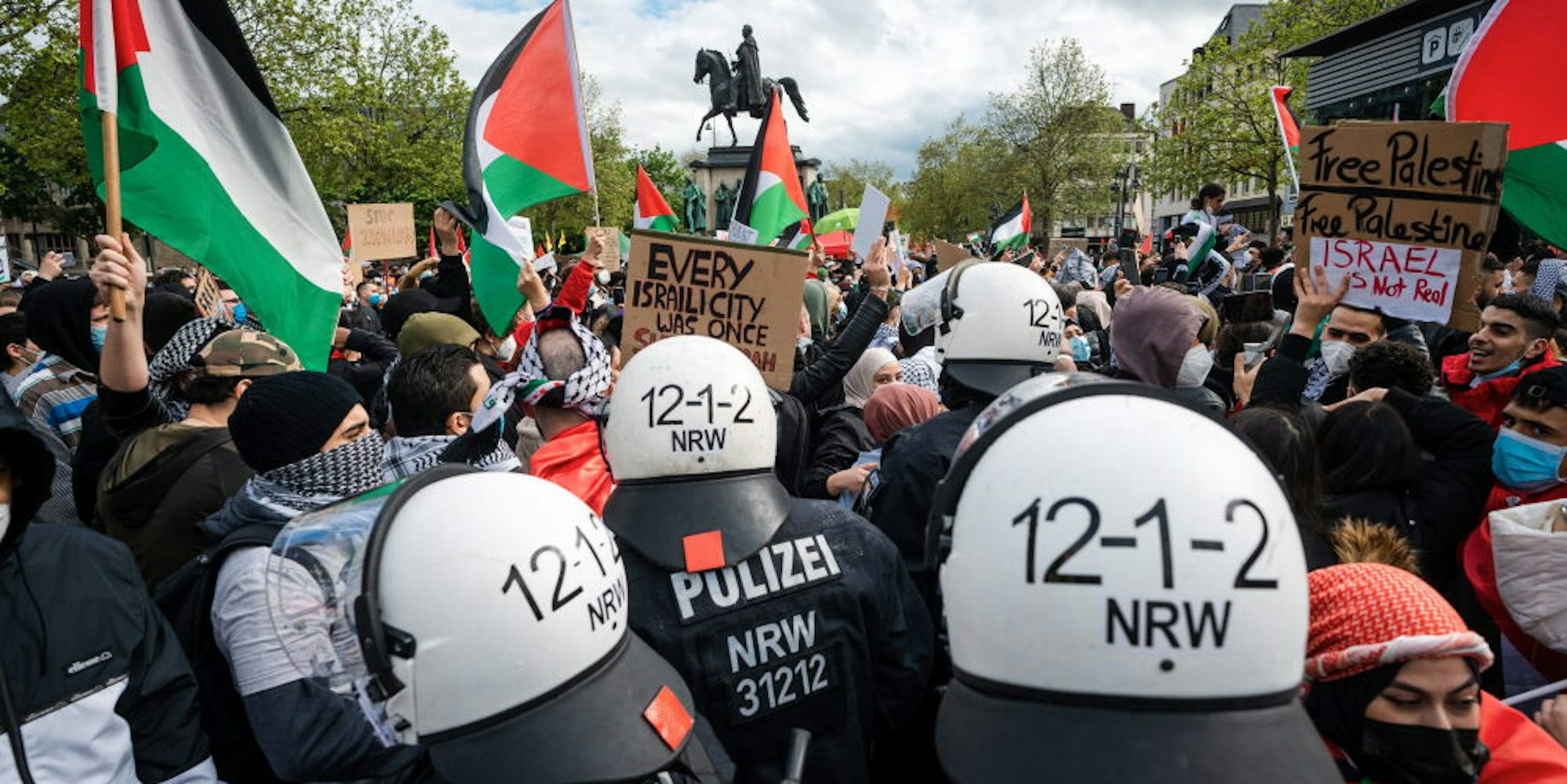 Mehrere hundert Palästinenser demonstrierten am Samstag.