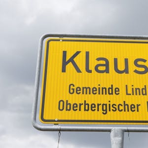 Das Ortsschild von Lindlar-Klause.