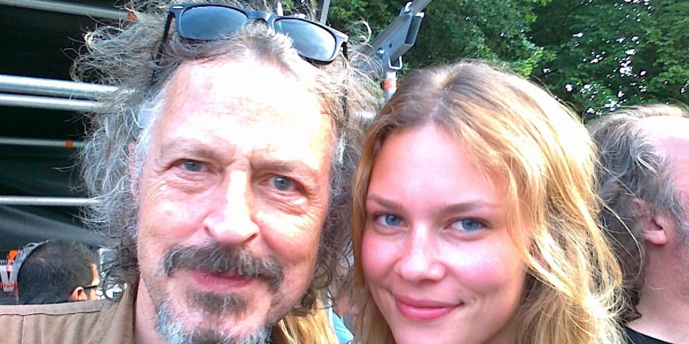Stolzer Papa: Wolfgang Niedecken mit seiner bildhübschen Tochter Isis beim Dylan-Konzert.