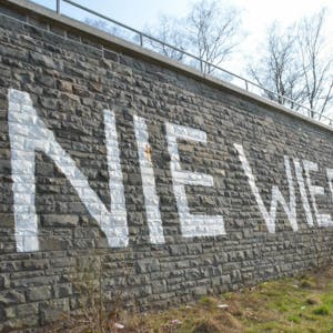 Die sogenannte Hitlermauer ist beliebter Treffpunkt von Jugendlichen.