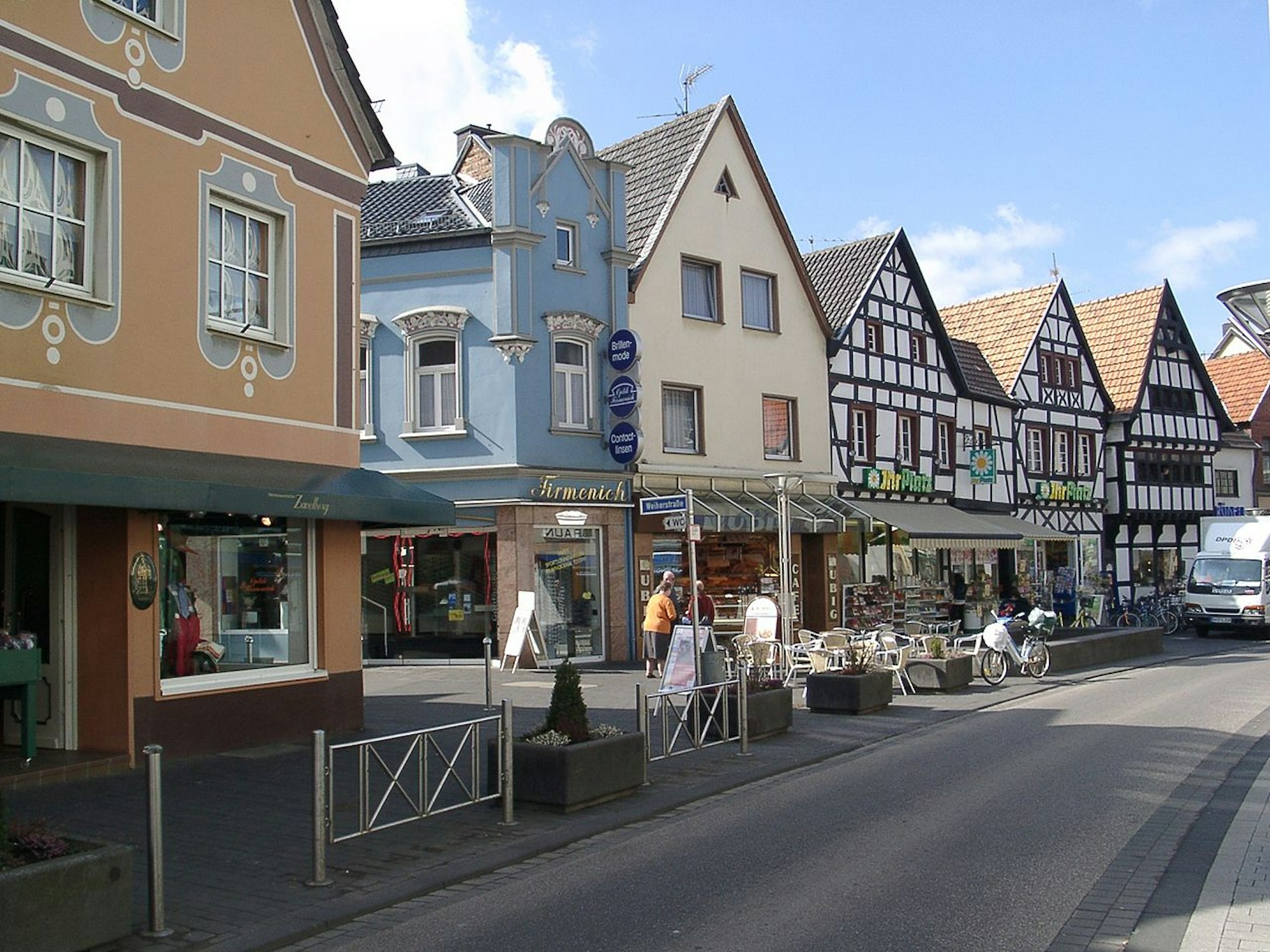 1280px-Rheinbach_Hauptstrasse