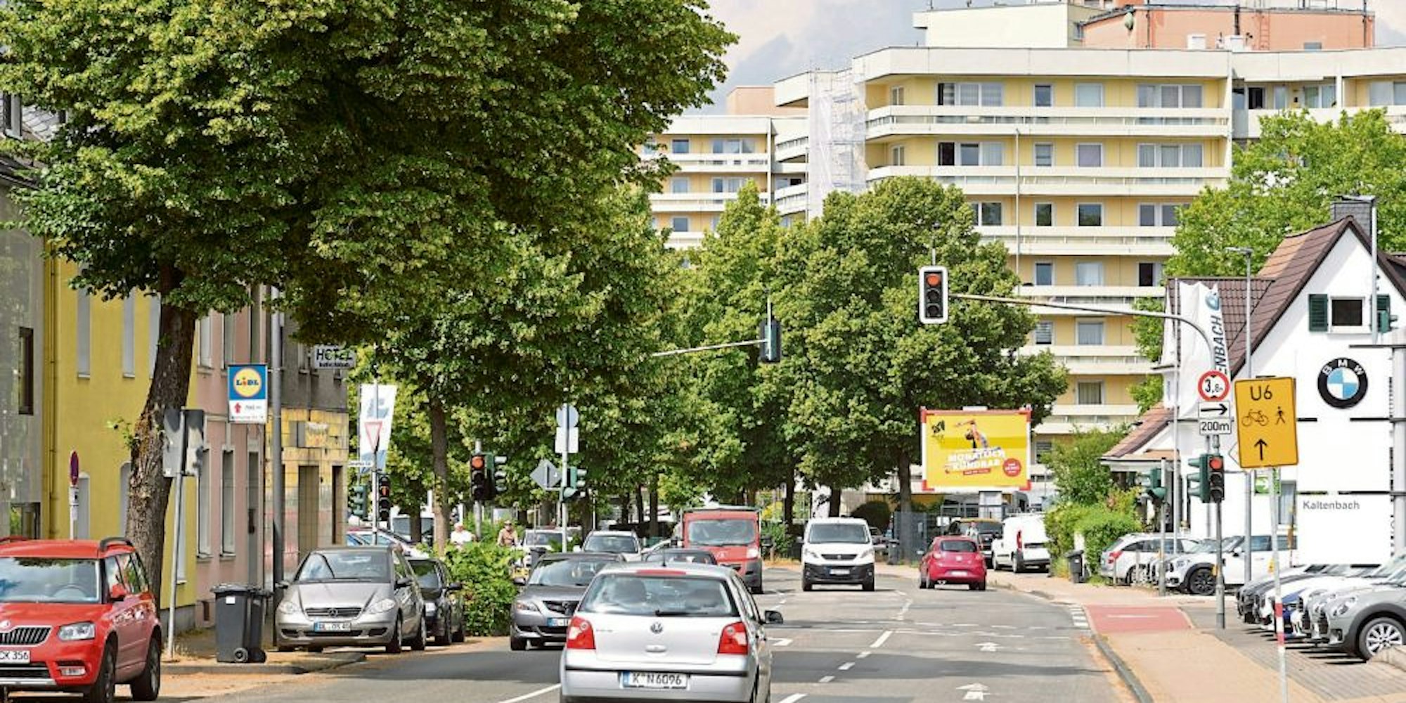 Verkehrsachse und Lebensader ist die Mülheimer Straße.
