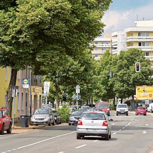 Verkehrsachse und Lebensader ist die Mülheimer Straße.