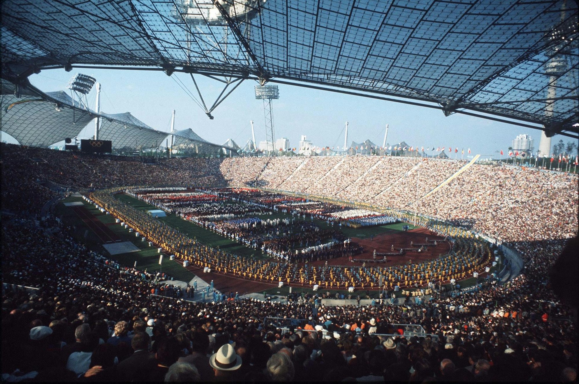 Von der unglaublichen Atmosphäre im Münchner Olympiastadion und im Olympischen Dorf schwärmen die Teilnehmer der Spiele von 1972 noch heute.