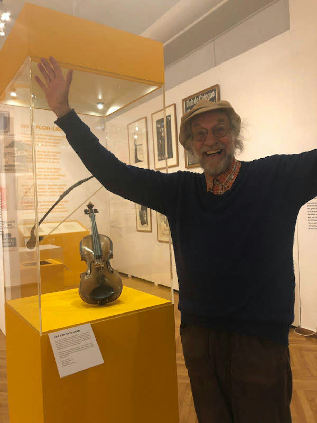 Im Kölnischen Stadtmuseum zeigt der 79-Jährige seine bekanntes Instrument und gibt eine Zeitreise durch sein Leben.