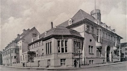 1912 eröffnete das Neptunbad.