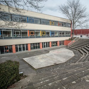 So gut wie fertig: Die Käthe Kollwitz-Gesamtschule in Rheindorf wurde energetisch saniert.