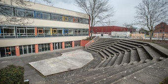 So gut wie fertig: Die Käthe Kollwitz-Gesamtschule in Rheindorf wurde energetisch saniert.