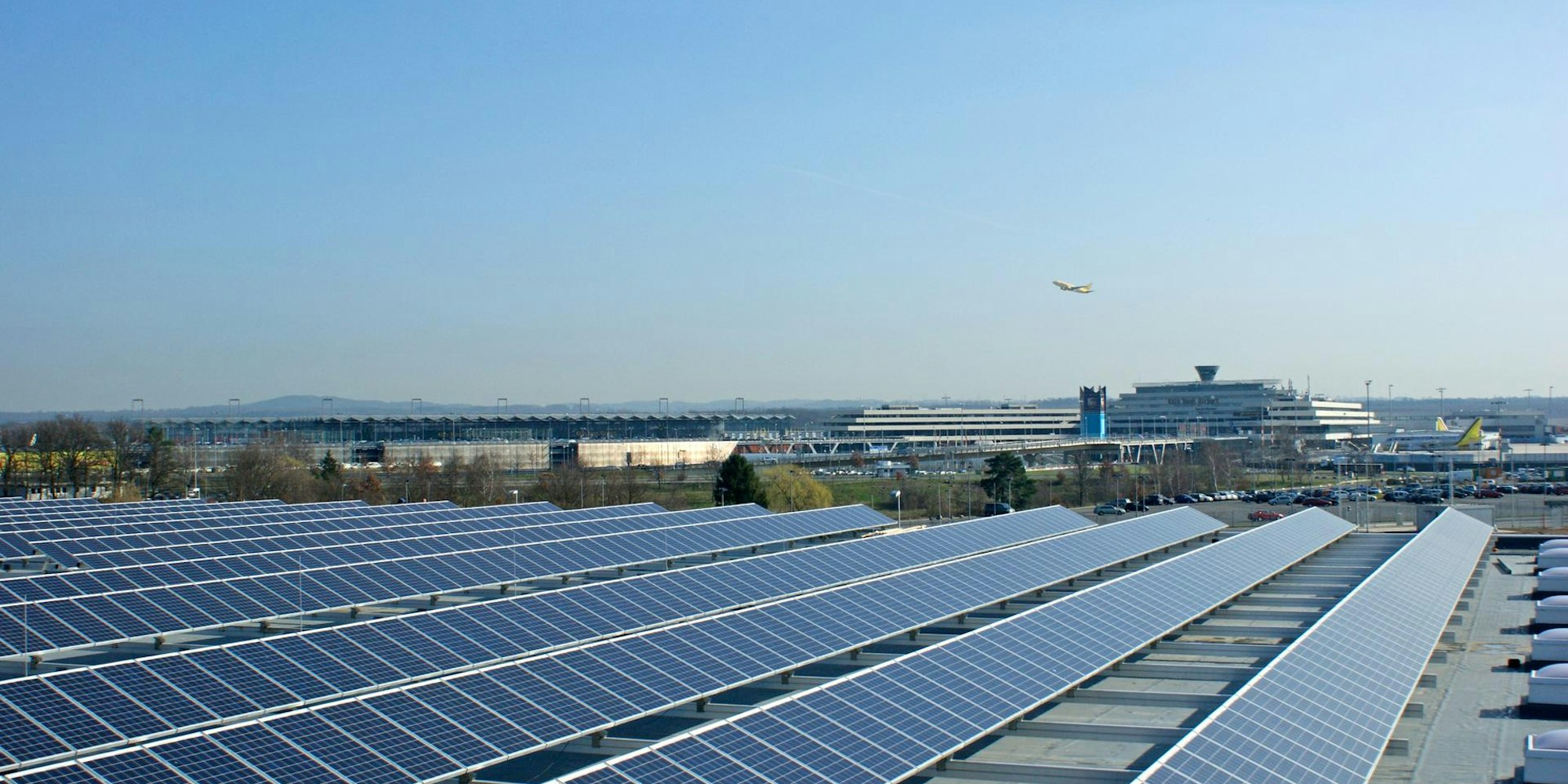 Solaranlage am KölnBonner Flughafen
