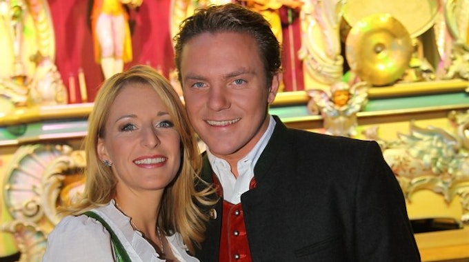 Stefan Mross mit Ehefrau Stefanie Hertl. Das Paar trauert um Stefans Vater.