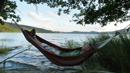 Abhängen am Laacher See ist eine Option für das lange Wochenende. 
