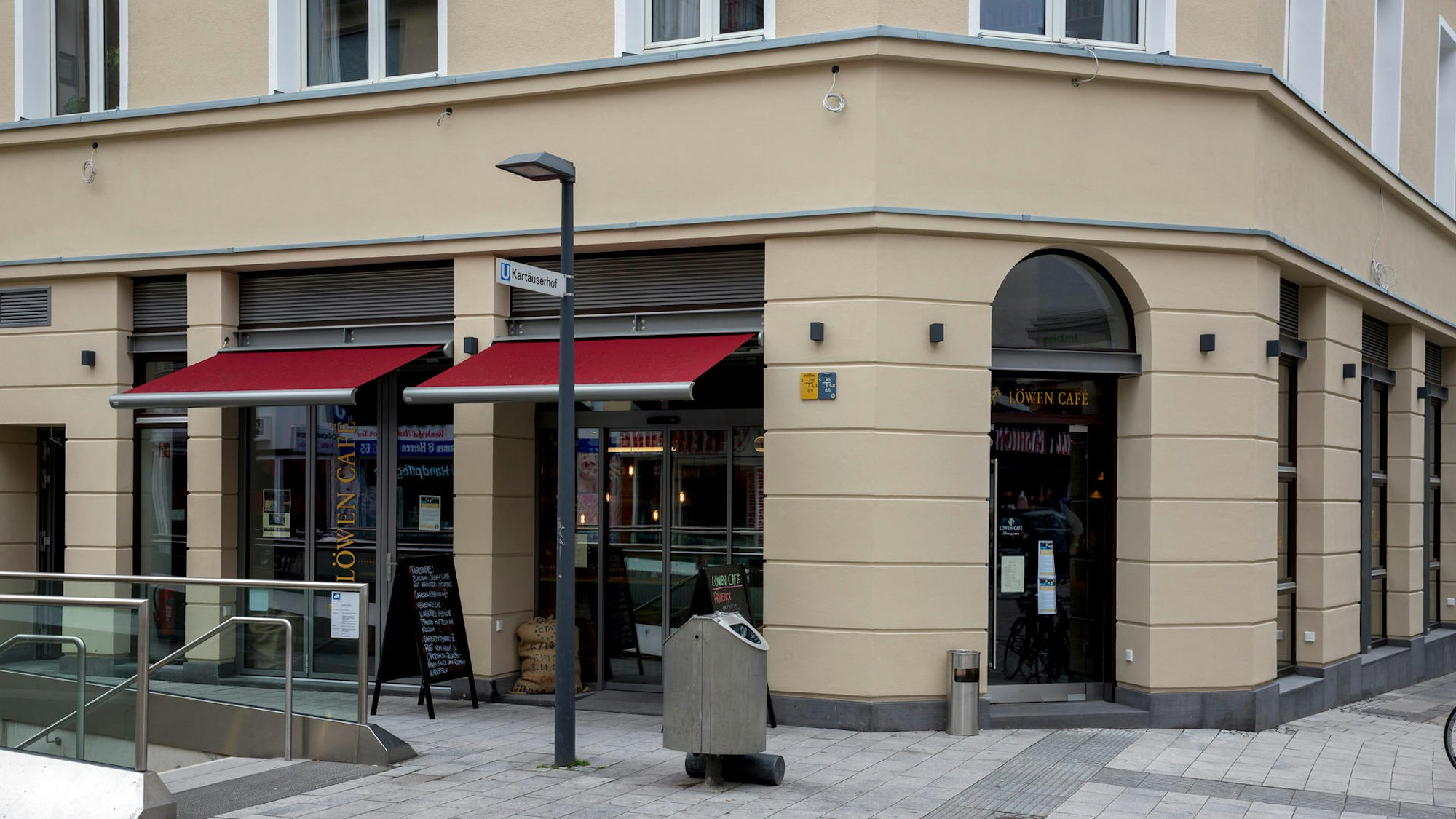 Das Löwen Café in Köln von außen