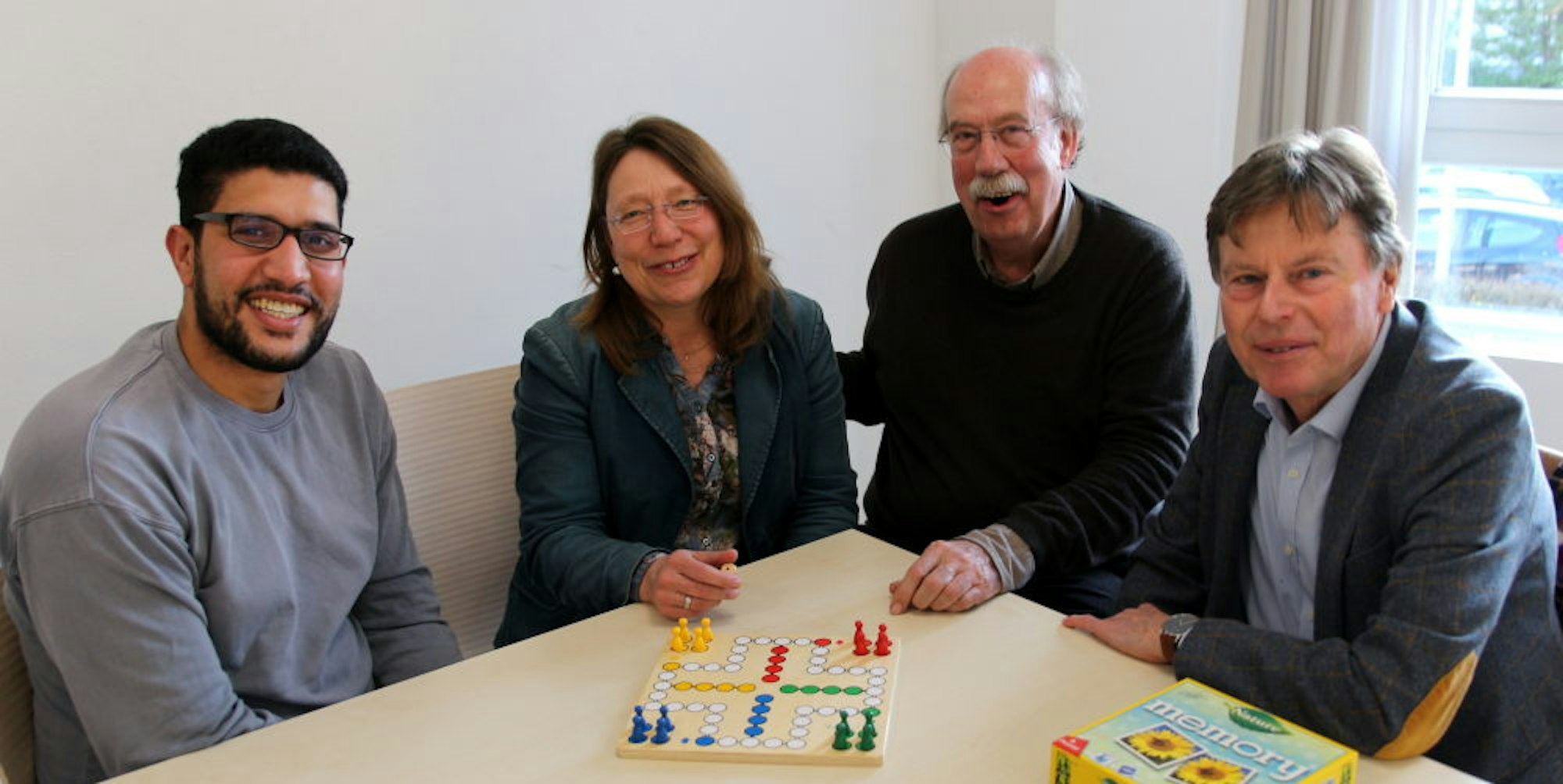Sie wollen spielerisch Brücken zwischen den Kulturen bauen und dabei Spaß haben: (v.l.) Hazem Ammouri, Sabine Frömel, Kurt Tittelbach und Joachim Diehl.