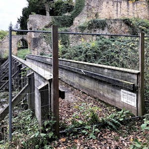 Die Ruine der Hardtburg ist für Besucher gesperrt. Ihre Sicherheit ist laut Bau- und Liegenschaftsbetrieb des Landes NRW nicht mehr gewährleistet.