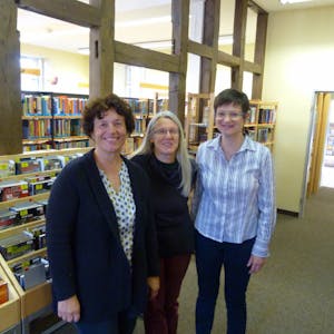 Ohne den Förderverein gäbe es die Bücherei nicht mehr (v.l.): Isabelle de Rochette, Marlene Esser und Inge Teichmann.