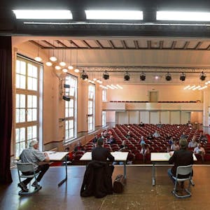 Große Bühne für die Politik: In Eitorf geht es auch in der neuen Amtsperiode ins Theater am Park.