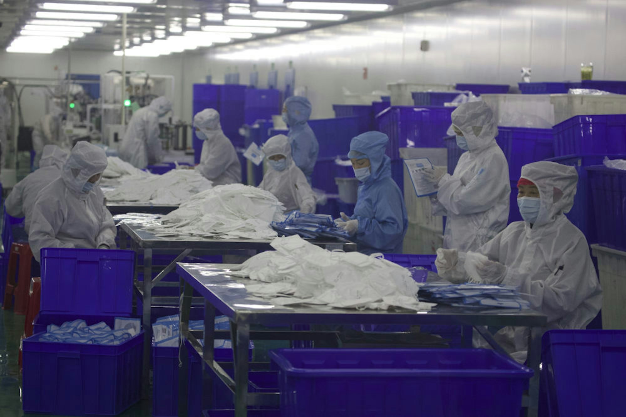 Maskenproduktion in Wuhan, wo das Virus entsprungen ist.