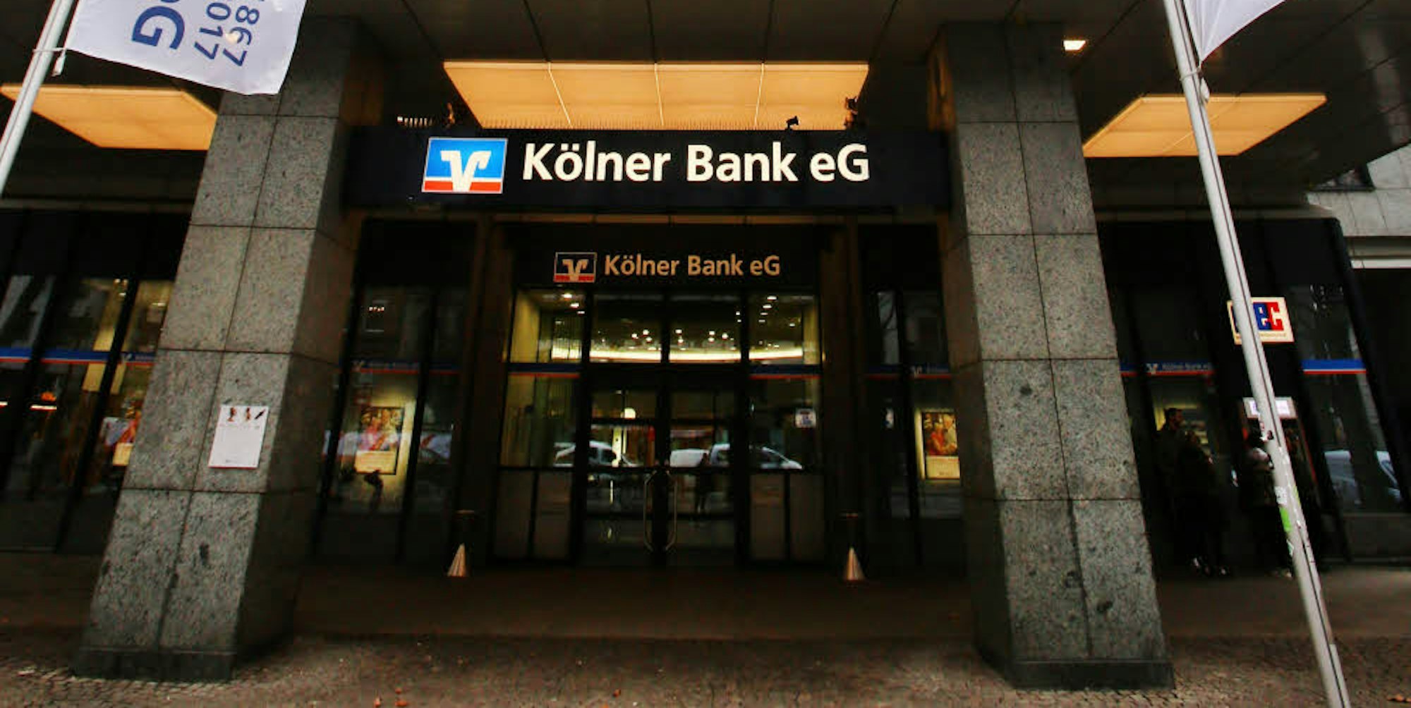 Kölner Bank und Kreissparkasse haben den erhöhten Überziehungszinssatz abgeschafft.