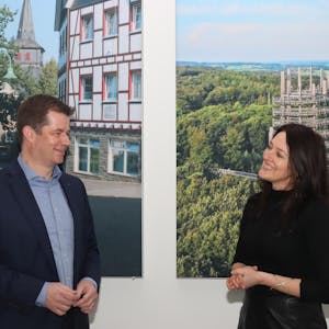 Nicht nur Waldbröls Wirtschaft im Blick haben Bürgermeisterin Larissa Weber und der Unternehmer Sven Gebhard.