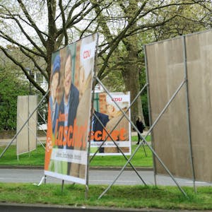 Nicht schön, aber erlaubt: Massive Wahlkampfwerbung entlang des Rothgerberbachs in der Innenstadt.