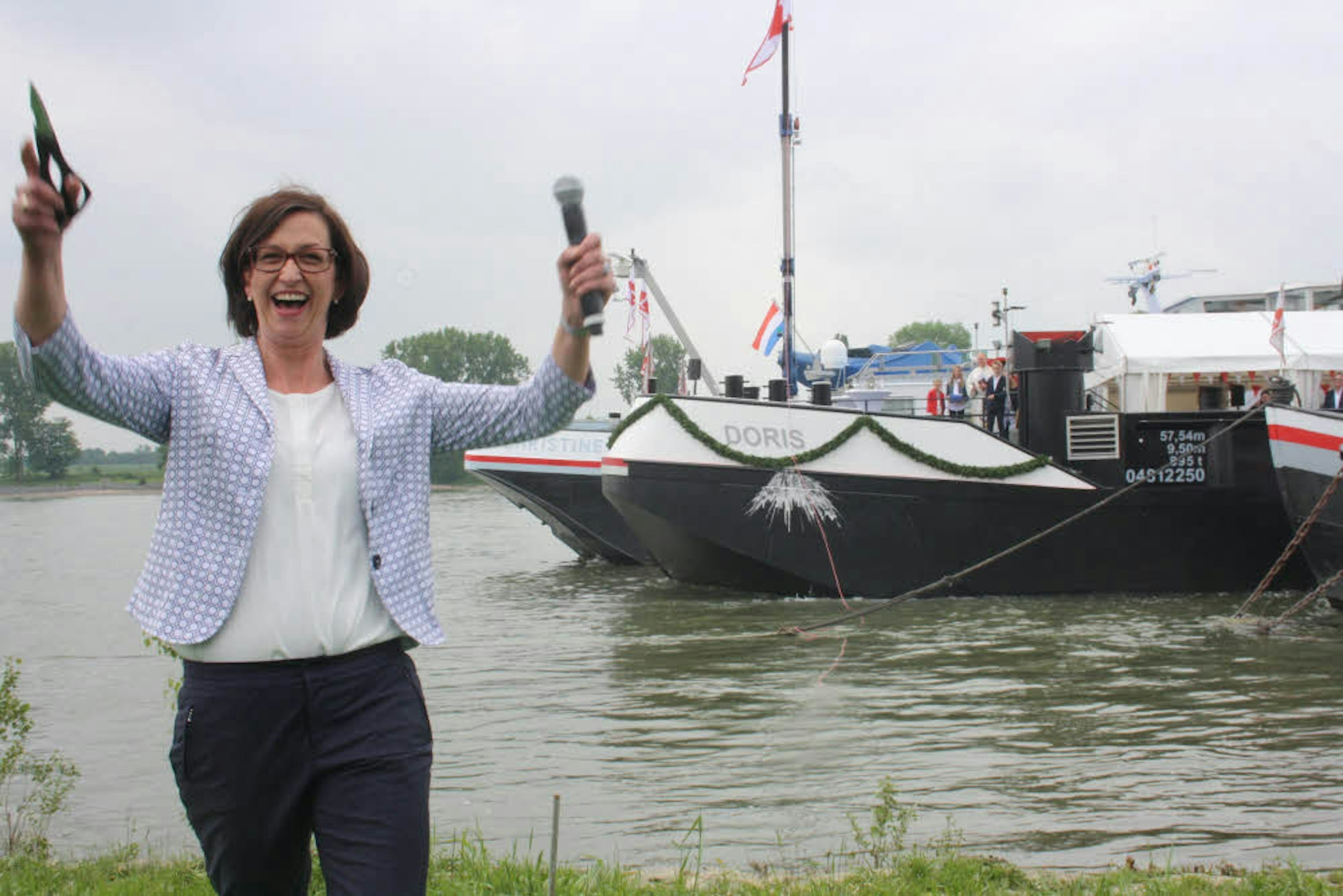Taufpatin Barbara Lülsdorf freut sich, dass ihre Familie mit der „Doris“ inzwischen das dritte Schiff in Betrieb nehmen kann.