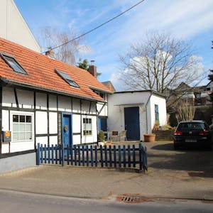 Junkersdorf_Alte Bauernhäuser prägen auch heute noch das Ortsbild
