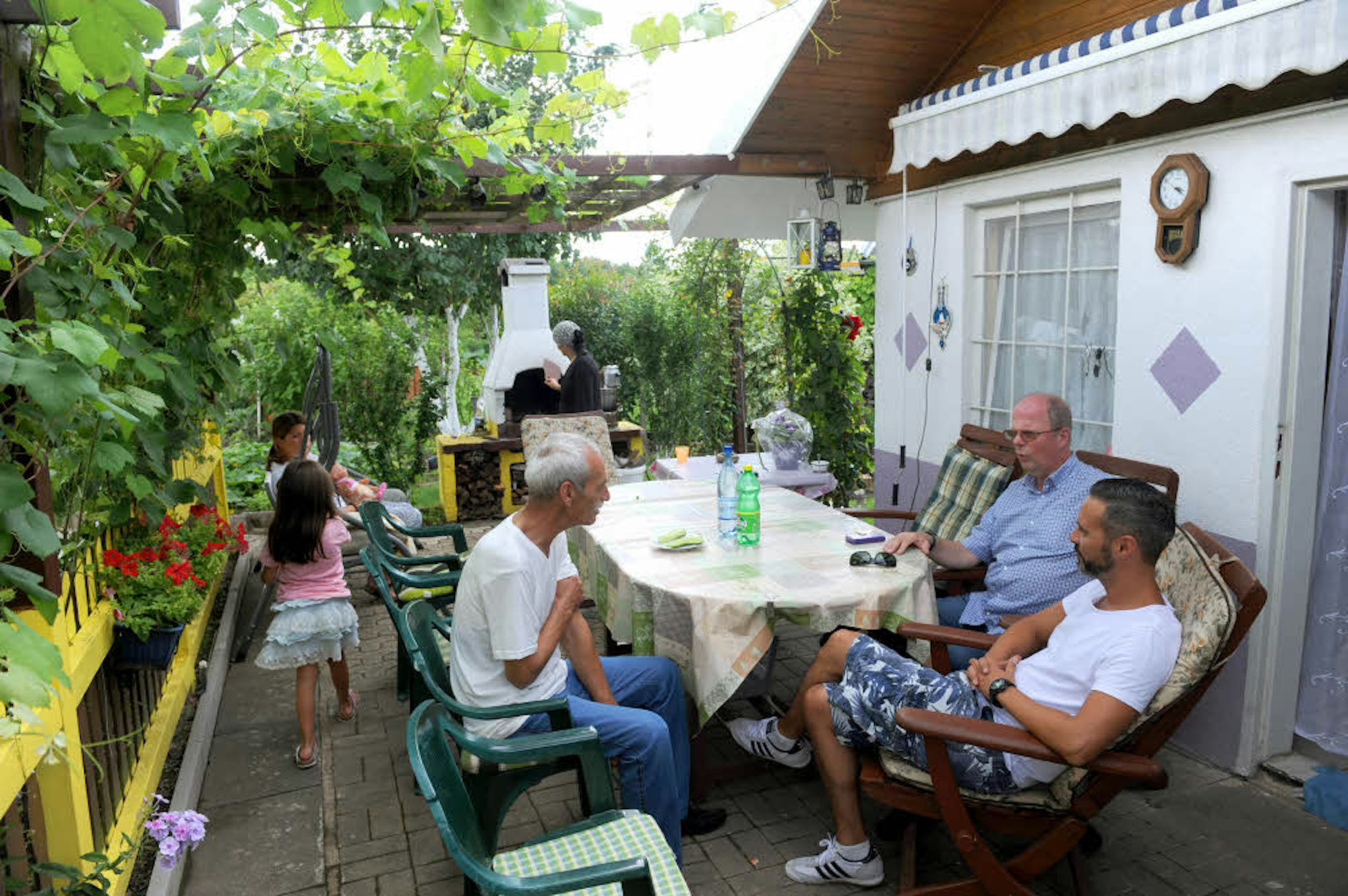 Im Garten von Ahmet Karadeniz geht es multikulturell zu.