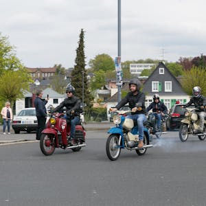 Zahlreiche Simson-Liebhaber nahmen am Sonntag mit rund 80 Zweirädern an der 14. Ausfahrt der Simson Freunde Oberberg teil.