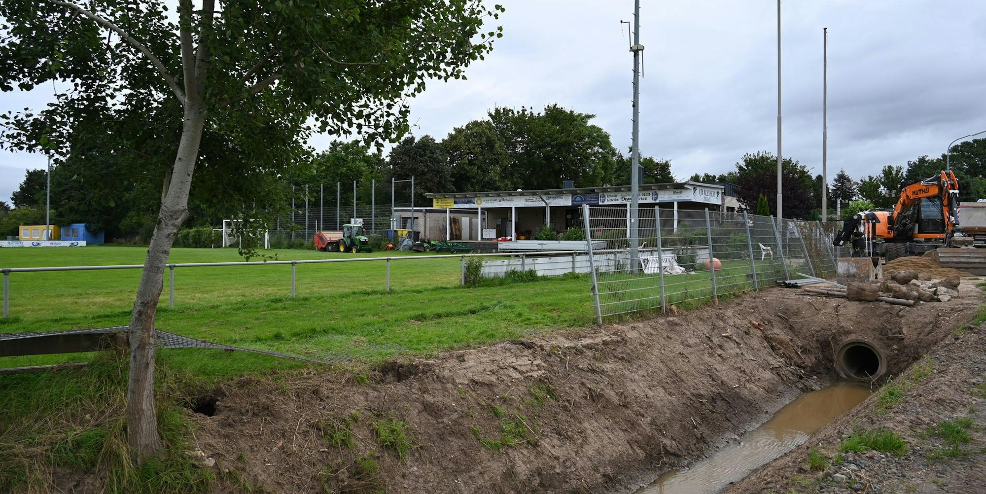 Das Vereinsheim des VfB Blessem ist vom Hochwasser stark beschädigt.