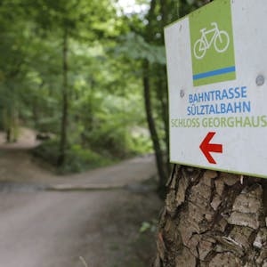 Der Weg wird von Radfahrern und Reitern genutzt.