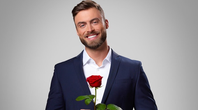 Niko Griesert verteilte bei „Der Bachelor“ 2021 die Rosen.