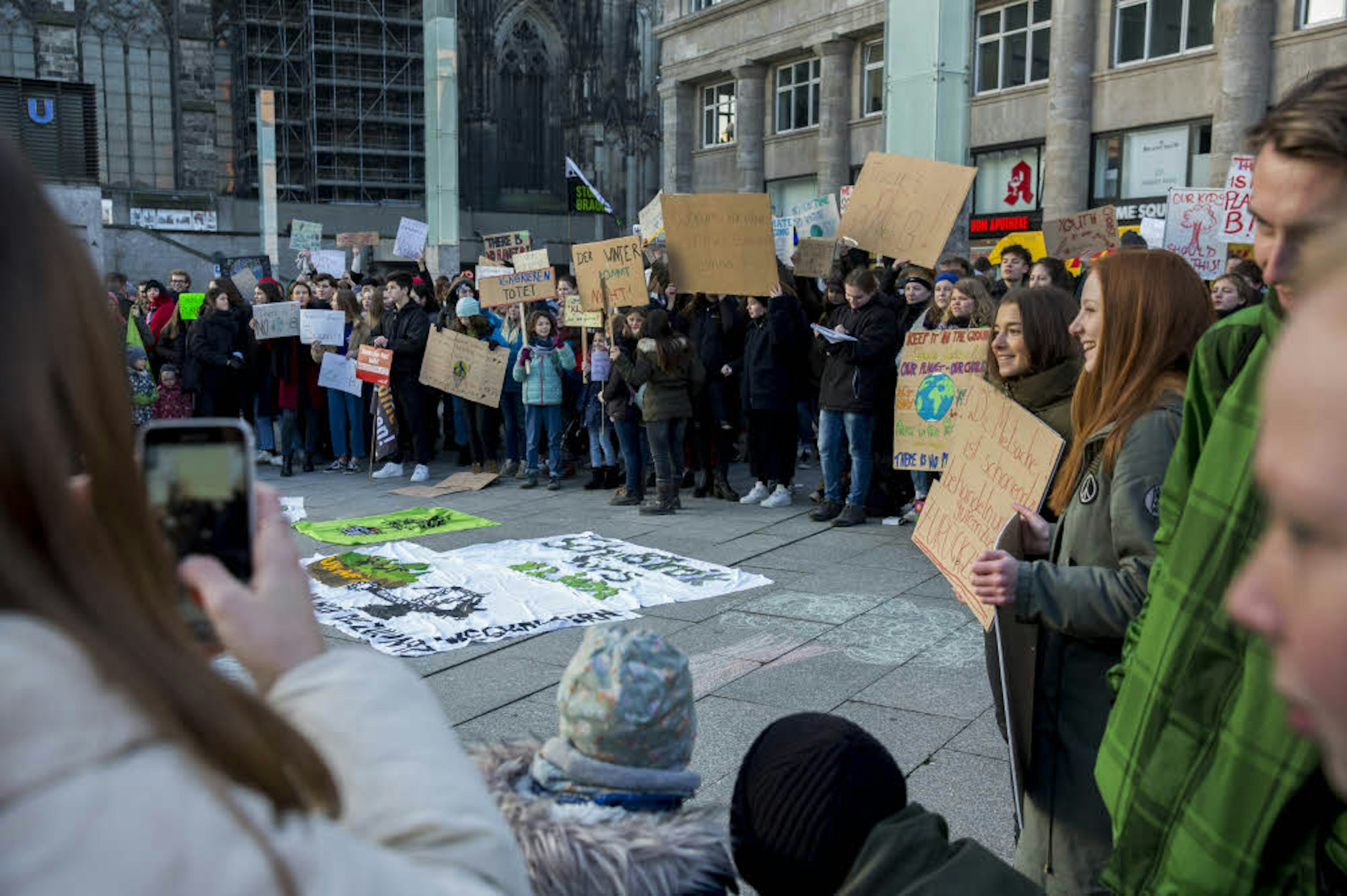 Auch am Freitag gehen junge Leute in Köln auf die Straße, um auf den Klimawandel und seine Folgen aufmerksam zu machen.
