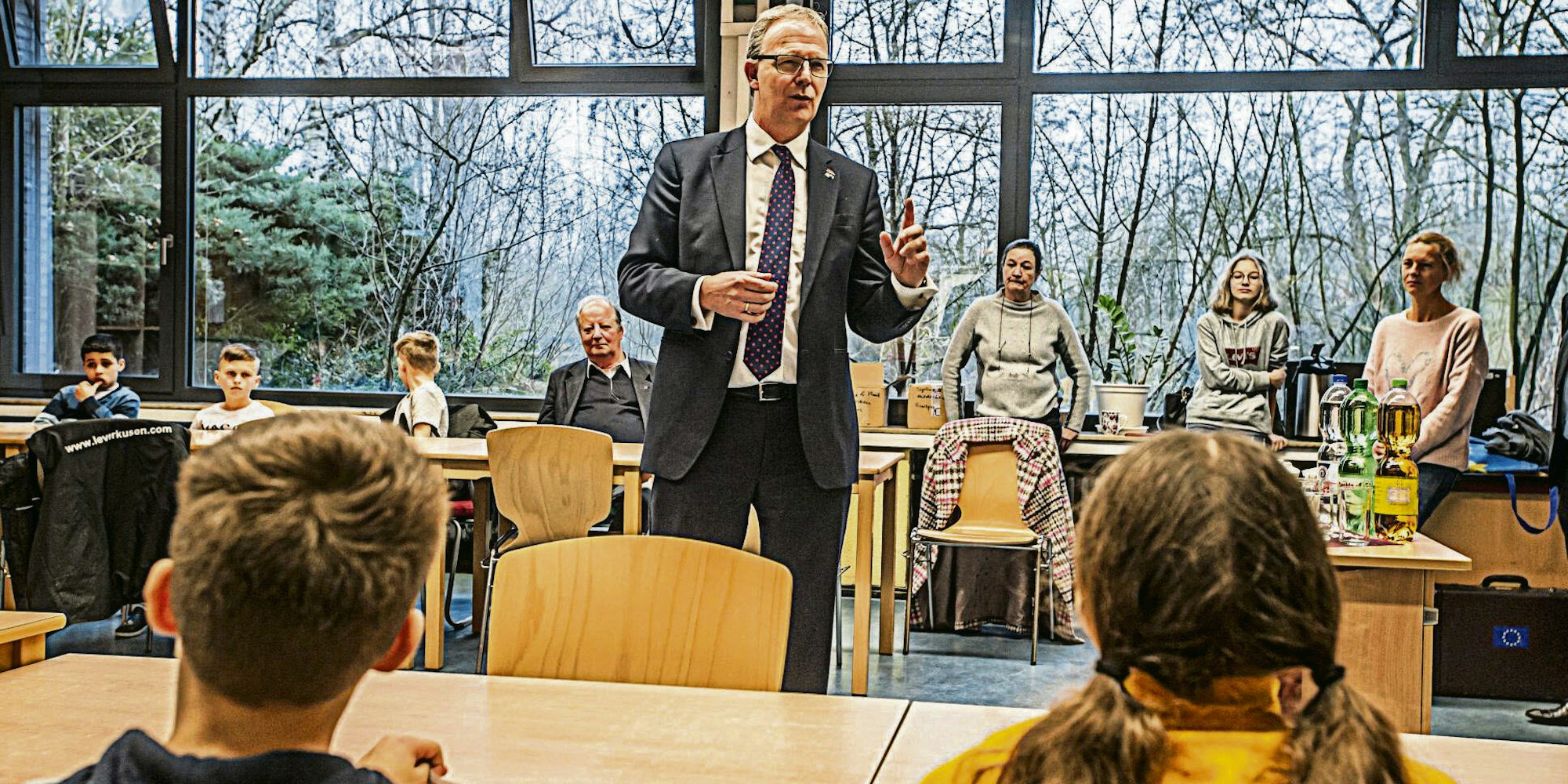 EU-Abgeordneter Axel Voss stellte sich in der GGS Am Friedenspark den kritischen Fragen der zukünftigen Wähler.