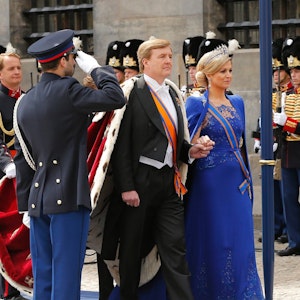 König Willem-Alexander und Königin Maxima beim Einzug in die Neue Kirche.