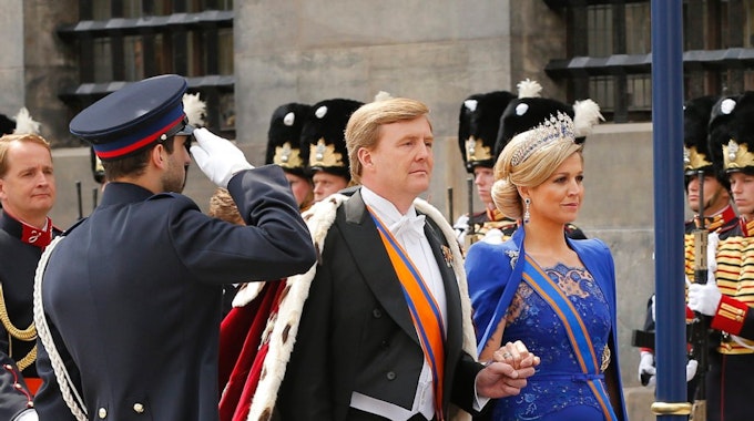 König Willem-Alexander und Königin Maxima beim Einzug in die Neue Kirche.