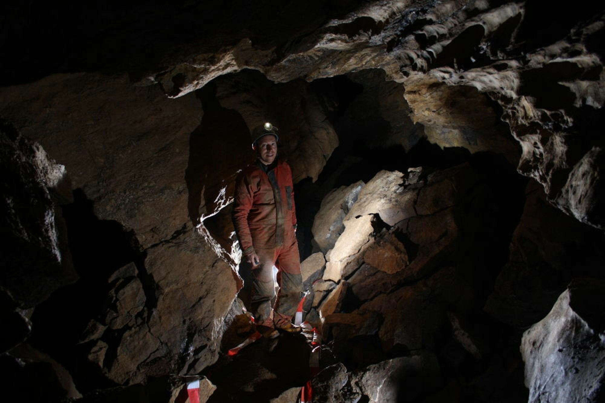 Die nun entdeckten Gänge und Hallen machen die Ründerother Höhle mit 6769 Metern zur längsten in Nordrhein-Westfalen.