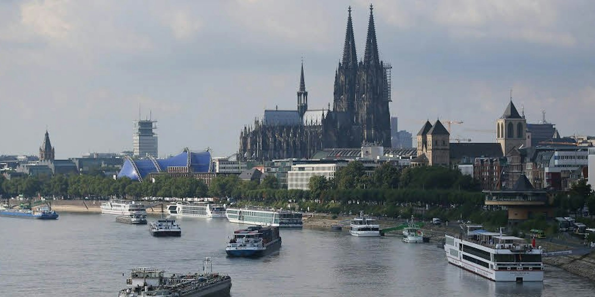 Der Rhein ist die wichtigste Wasserstraße in Europa.