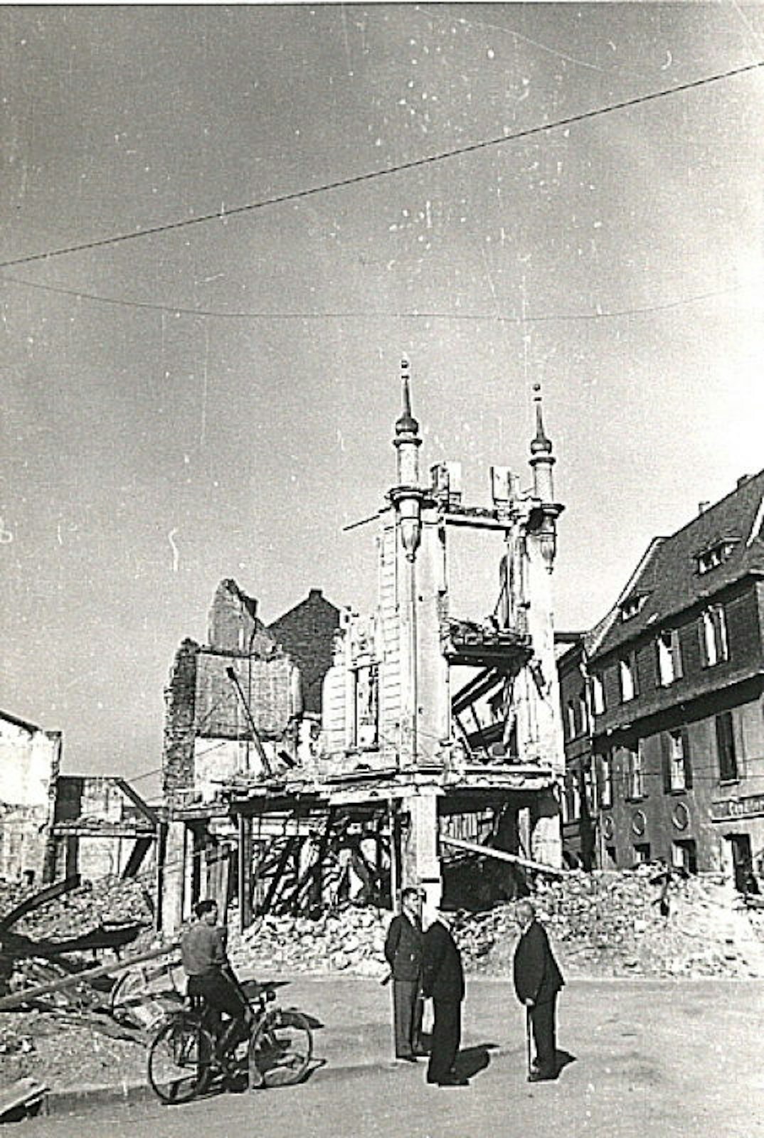 Das Rheinische Kaufhaus ist völlig zerstört worden.