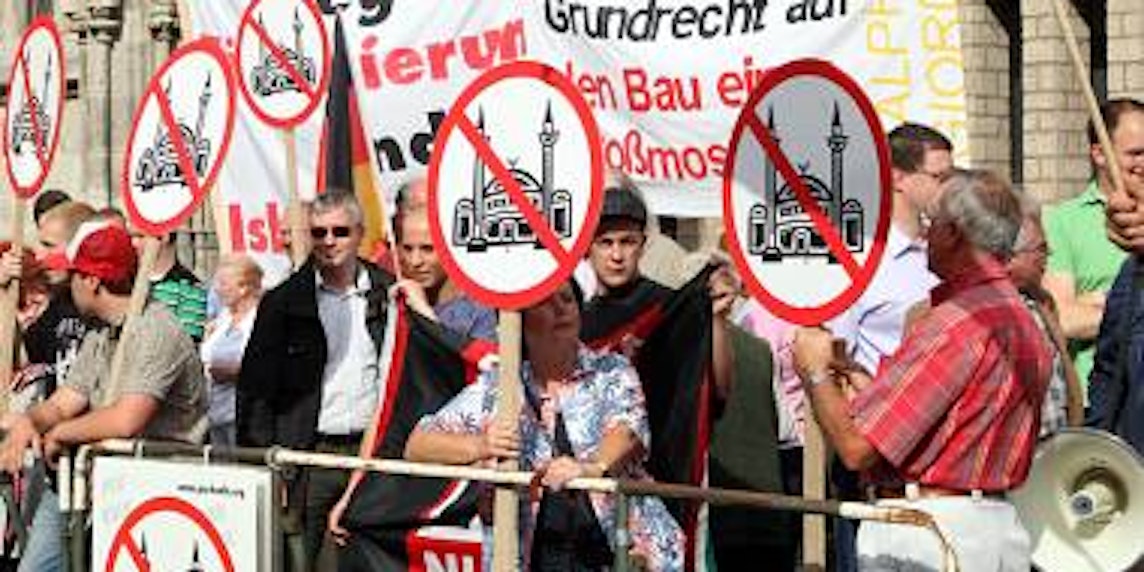Anhänger der rechtextremen "Pro Köln"-Bewegung bei einer Demo gegen den Moscheebau in Köln. (Bild: Bause)