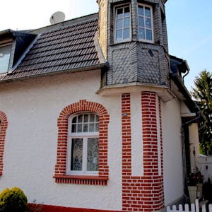 Das Haus mit der Nummer 26 ist als „Türmchenhaus“ im Abteiort bekannt. Der Jugendstilbau ist 1908 entstanden. Er soll einem Neubau mit sieben Wohnungen weichen.